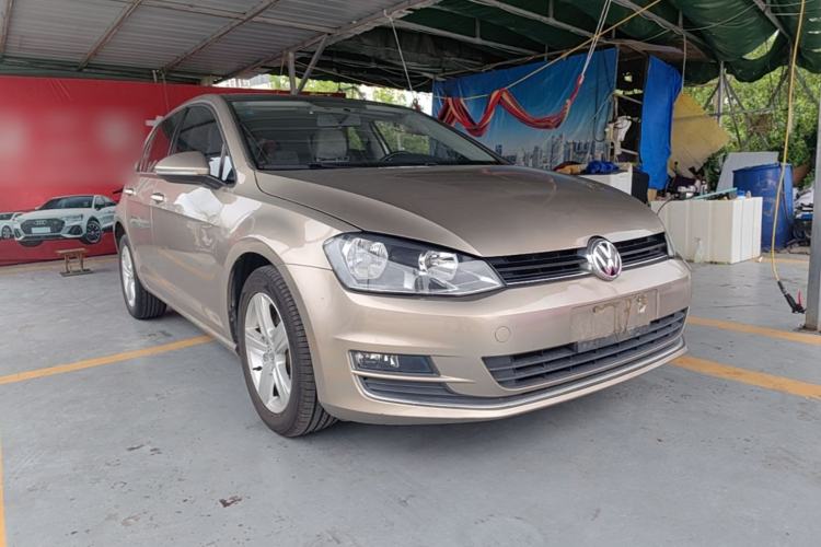 Used Volkswagen Golf 2015 1.6L Automatic Comfort Model Front Right 45 Deg