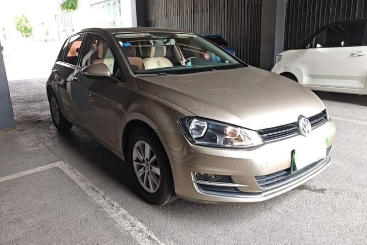 Used Volkswagen Golf 2015 1.6L Automatic Fashion Model Front Right 45 Deg