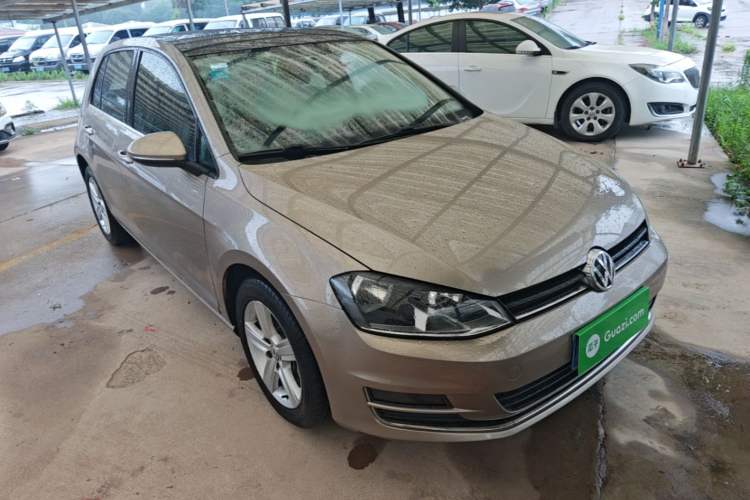 Used Volkswagen Golf 2015 1.6L Automatic Comfort Model Front Right 45 Deg
