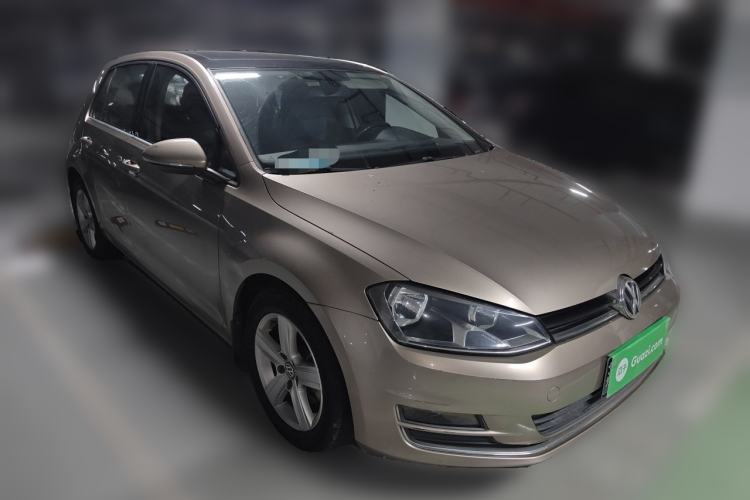 Used Volkswagen Golf 2015 1.4TSI Automatic Luxury Model Front Right 45 Deg