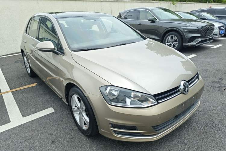 Used Volkswagen Golf 2015 1.4TSI Automatic Comfort Model Front Right 45 Deg