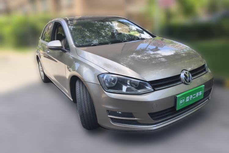 Used Volkswagen Golf 2015 1.4TSI Automatic Luxury Model Front Right 45 Deg