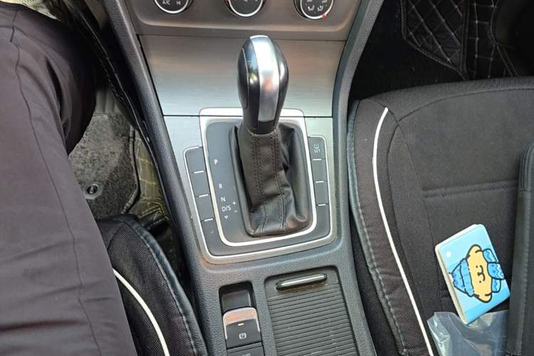Used Volkswagen Golf 2015 1.6L Automatic Comfort Model Gear Lever