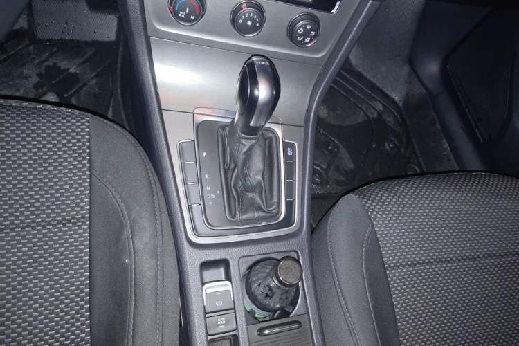 Used Volkswagen Golf 2015 1.4TSI Automatic Comfort Model Gear Lever
