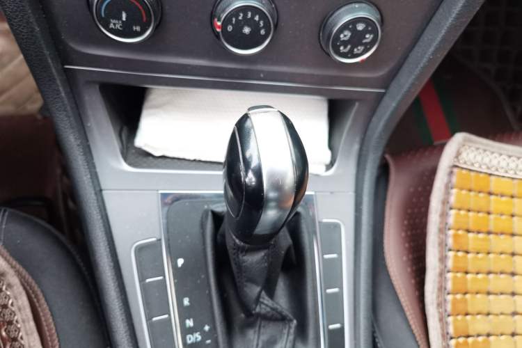 Used Volkswagen Golf 2015 1.6L Automatic Fashion Model Gear Lever