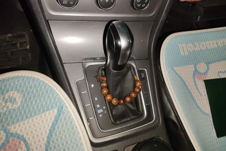 Used Volkswagen Golf 2015 1.6L Automatic Comfort Model Gear Lever