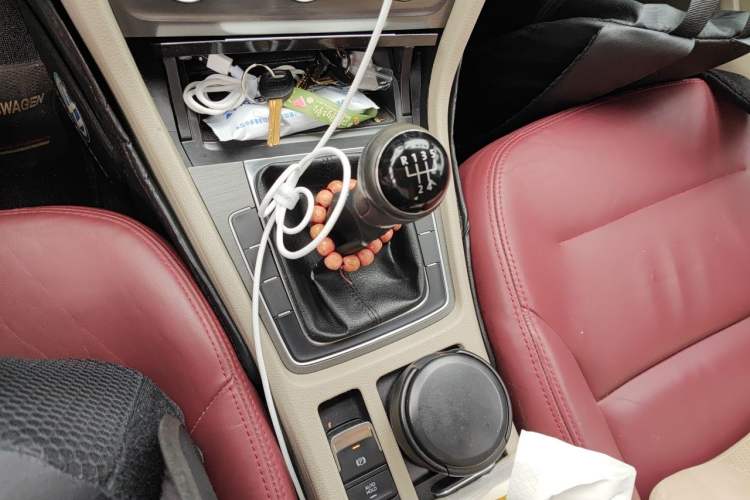 Used Volkswagen Golf 2015 1.4TSI Manual Comfort Model Gear Lever