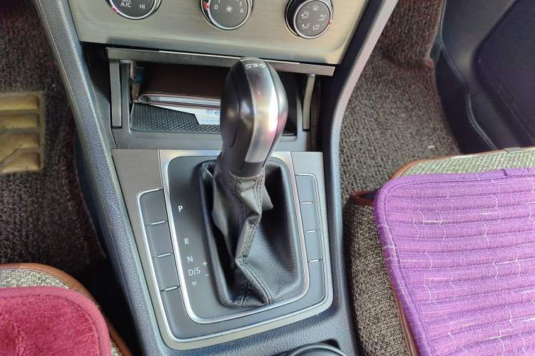 Used Volkswagen Golf 2015 1.4TSI Automatic Comfort Model Gear Lever