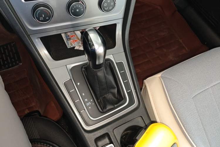Used Volkswagen Golf 2015 1.6L Automatic Fashion Model Gear Lever
