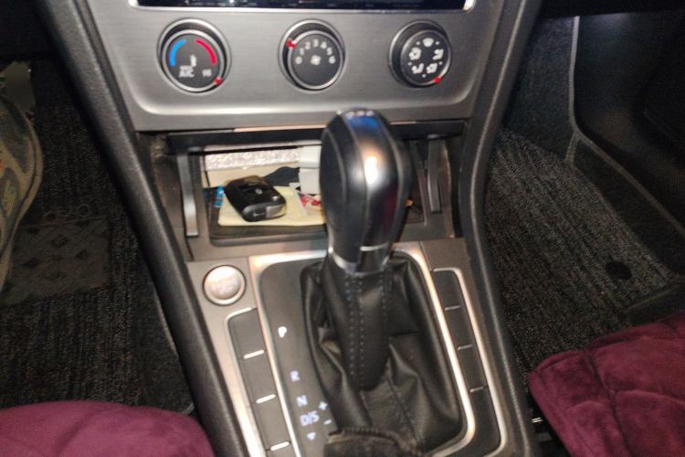 Used Volkswagen Golf 2015 1.4TSI Automatic Luxury Model Gear Lever