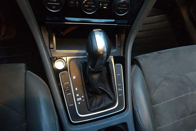 Used Volkswagen Golf 2015 1.4TSI Automatic Flagship Model Gear Lever