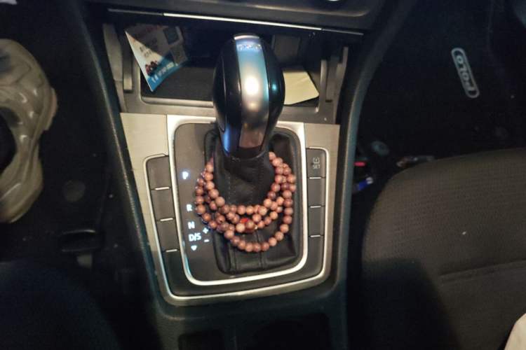 Used Volkswagen Golf 2015 1.4TSI Automatic Comfort Model Gear Lever