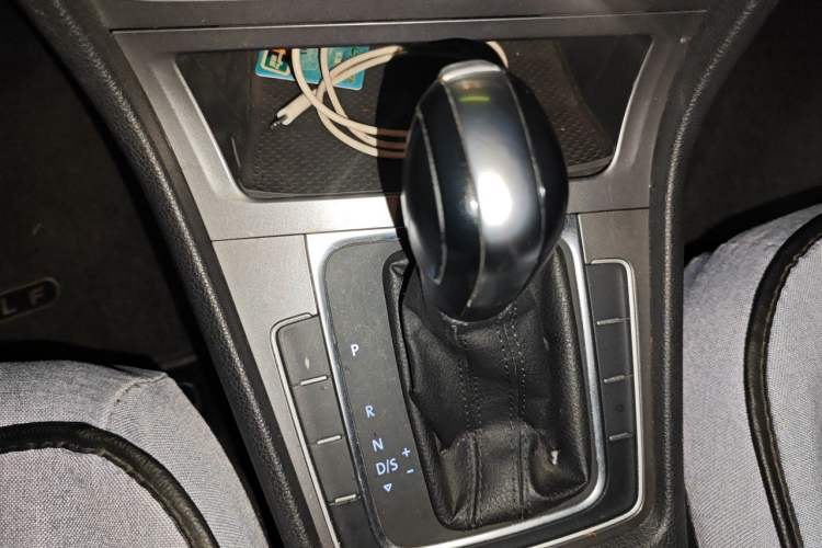 Used Volkswagen Golf 2015 1.6L Automatic Fashion Model Gear Lever