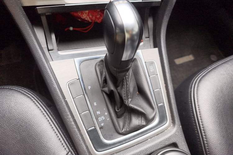 Used Volkswagen Golf 2015 1.4TSI Automatic Comfort Model Gear Lever