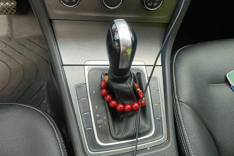 Used Volkswagen Golf 2015 1.6L Automatic Comfort Model Gear Lever