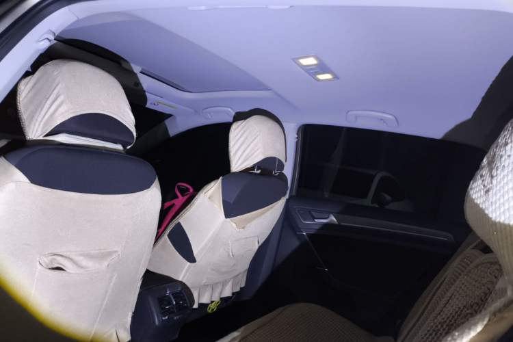 Used Volkswagen Golf 2015 1.4TSI Automatic Comfort Model Headliner
