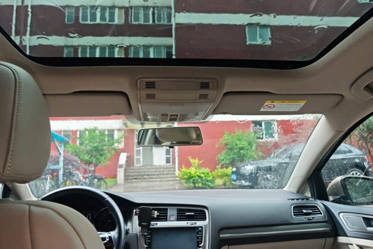 Used Volkswagen Golf 2015 1.6L Automatic Comfort Model Headliner