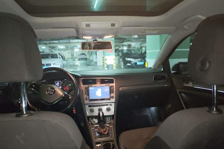 Used Volkswagen Golf 2015 1.4TSI Automatic Comfort Model Headliner