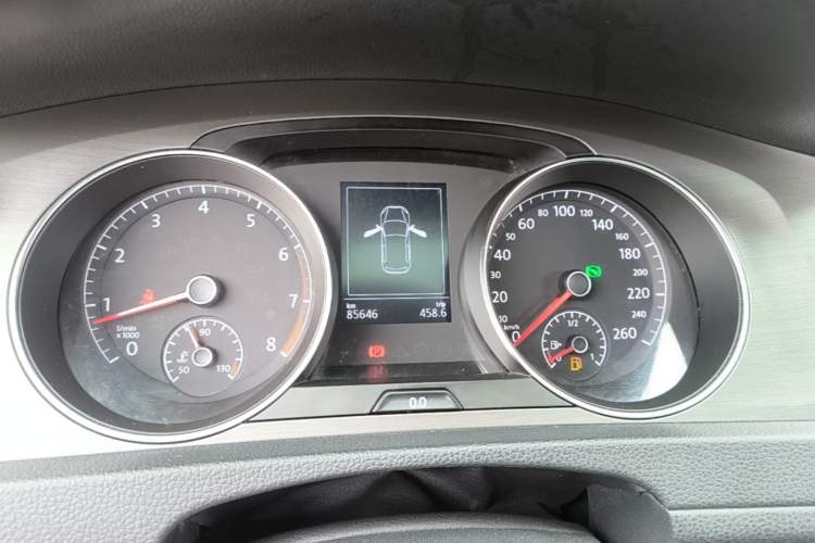 Used Volkswagen Golf 2015 1.4TSI Automatic Luxury Model Instrument Cluster