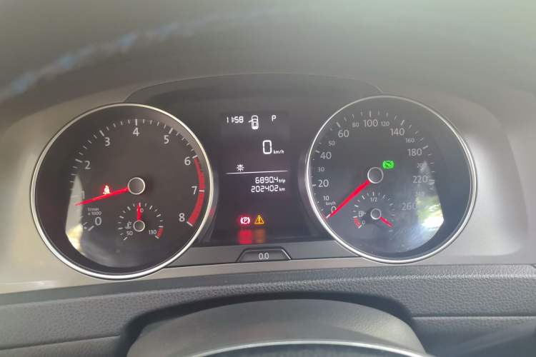 Used Volkswagen Golf 2015 1.6L Automatic Fashion Model Instrument Cluster