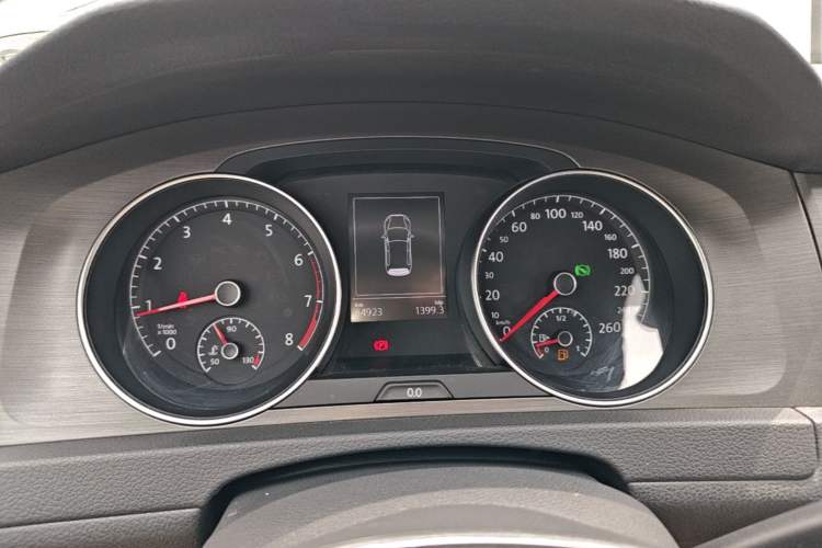 Used Volkswagen Golf 2015 1.4TSI Automatic Comfort Model Instrument Cluster