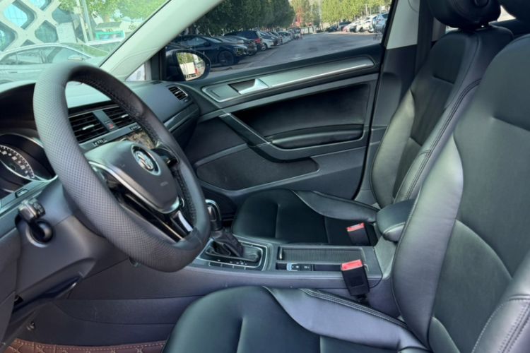 Used Volkswagen Golf 2015 1.4TSI Automatic Comfort Model Interior 2