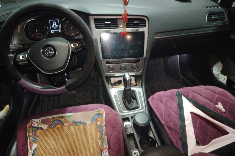 Used Volkswagen Golf 2015 1.4TSI Automatic Luxury Model Interior 2
