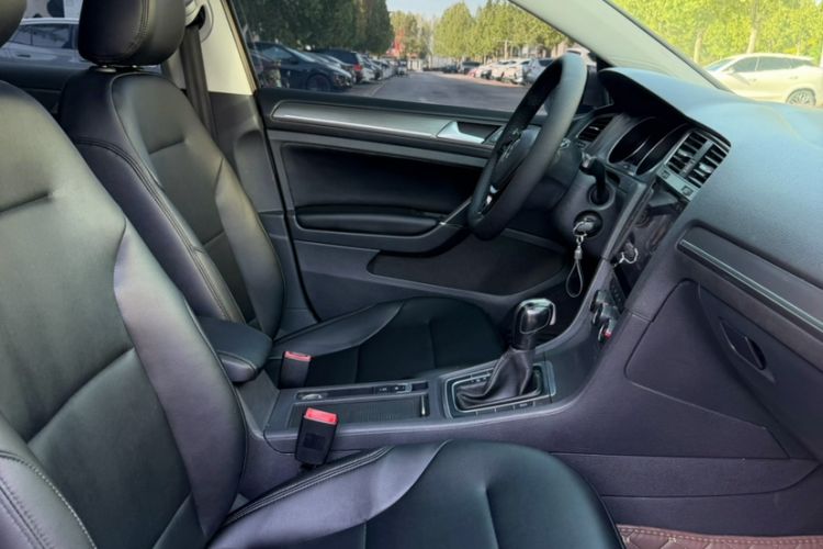 Used Volkswagen Golf 2015 1.4TSI Automatic Comfort Model Interior 4