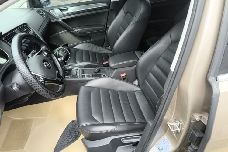 Used Volkswagen Golf 2015 1.4TSI Automatic Luxury Model Left Front Seat