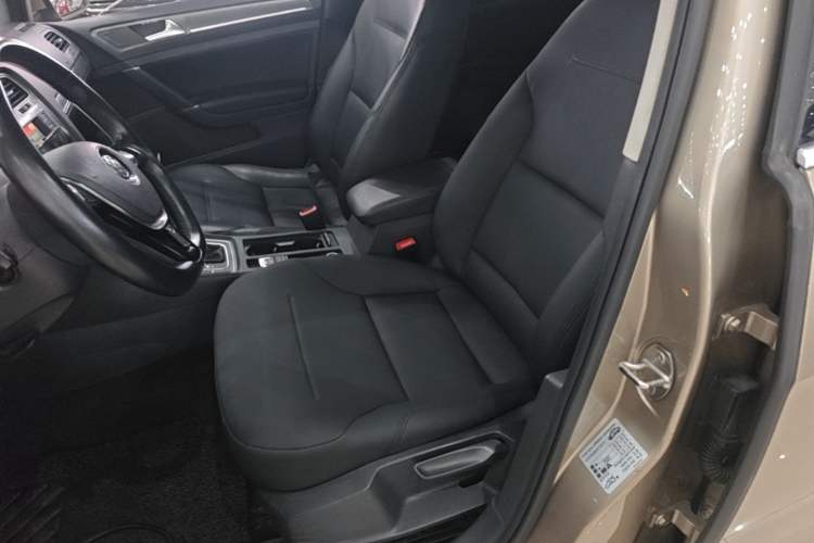 Used Volkswagen Golf 2015 1.6L Automatic Comfort Model Left Front Seat