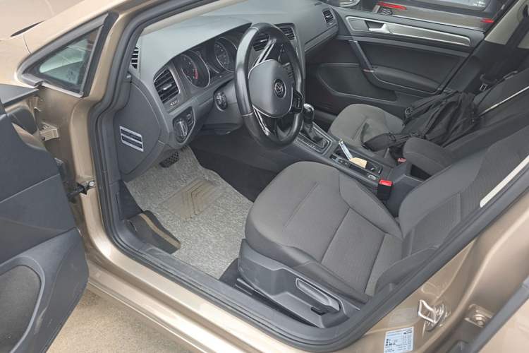 Used Volkswagen Golf 2015 1.4TSI Automatic Comfort Model Left Front Seat