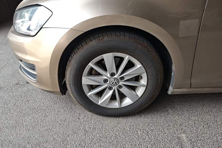 Used Volkswagen Golf 2015 1.6L Automatic Fashion Model Left Front Wheel Hub