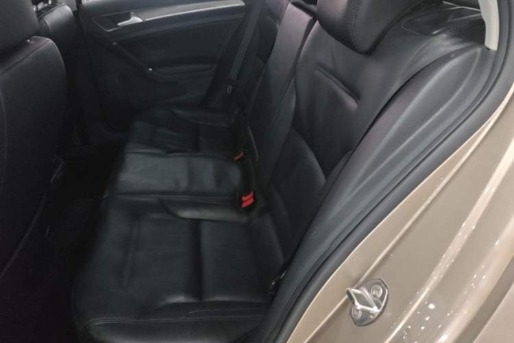 Used Volkswagen Golf 2015 1.6L Automatic Comfort Model Left Rear Seat