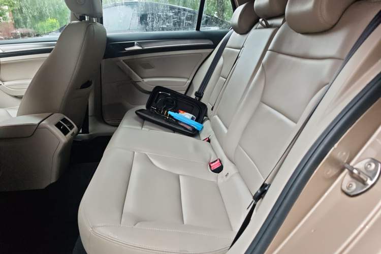 Used Volkswagen Golf 2015 1.6L Automatic Comfort Model Left Rear Seat