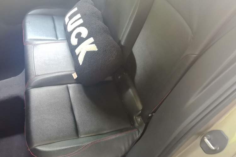 Used Volkswagen Golf 2015 1.6L Automatic Fashion Model Left Rear Seat