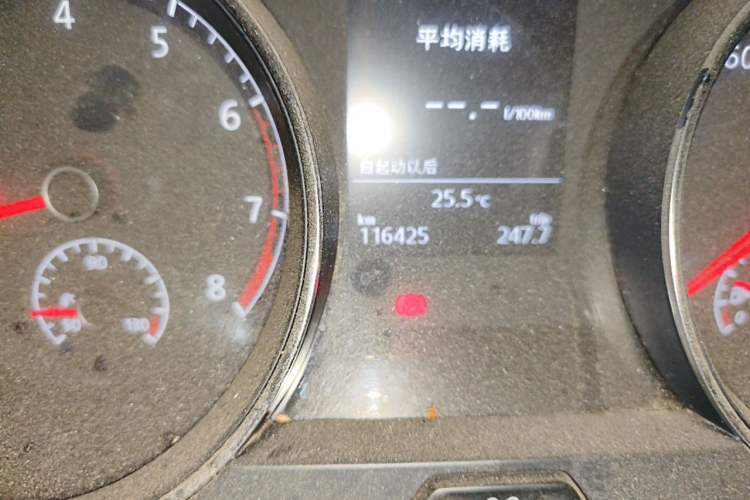 Used Volkswagen Golf 2015 1.4TSI Automatic Comfort Model Odometer Close Up