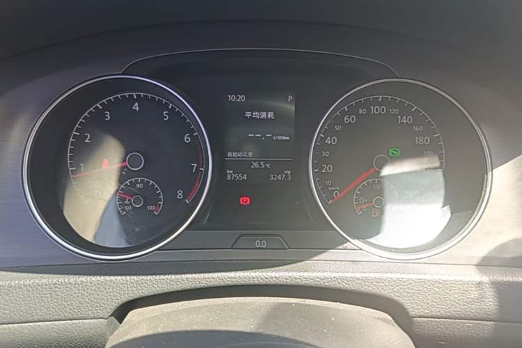 Used Volkswagen Golf 2015 1.6L Automatic Comfort Model Odometer Close Up