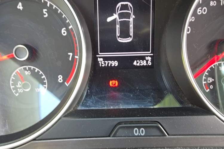 Used Volkswagen Golf 2015 1.6L Automatic Comfort Model Odometer Close Up