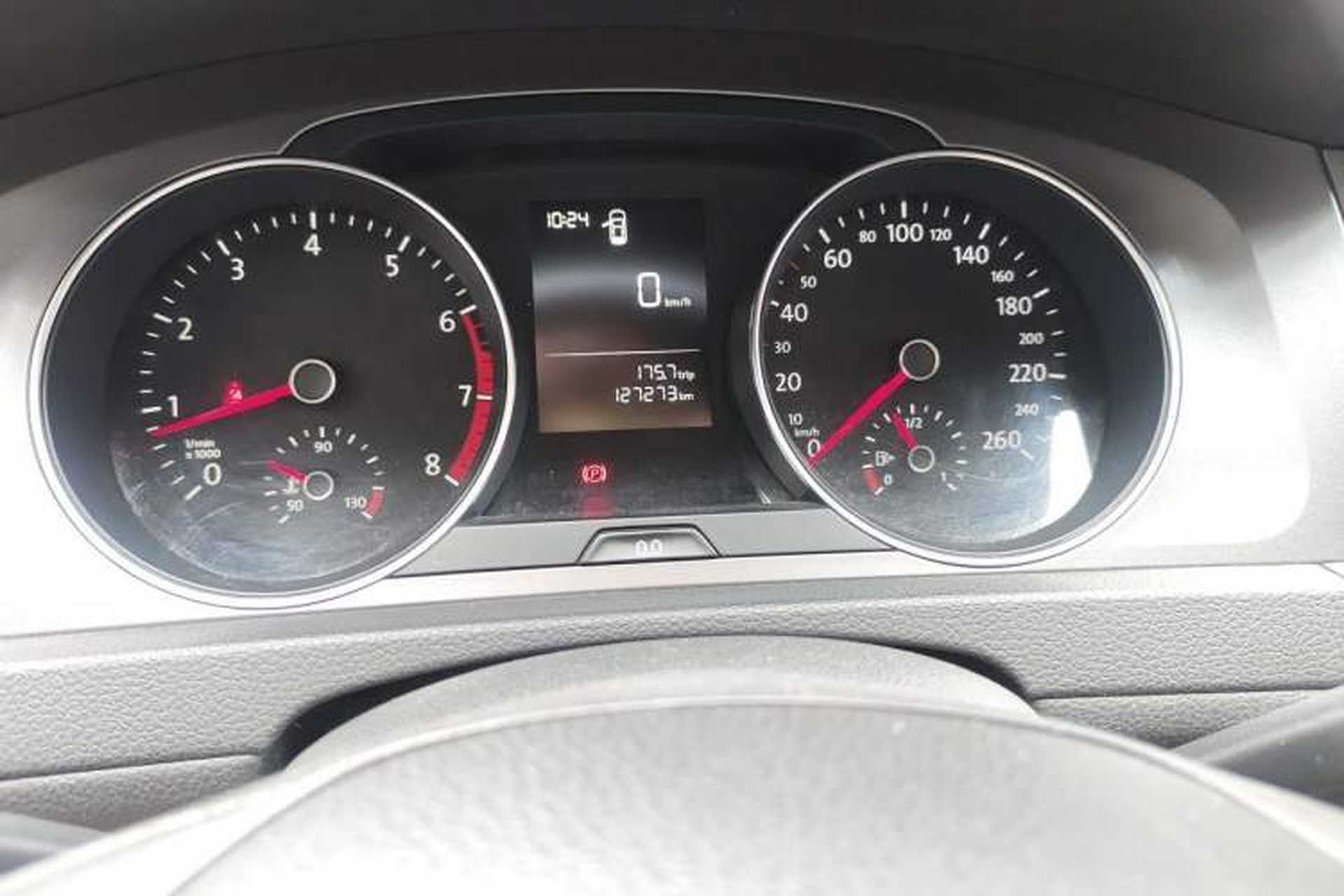 Used Volkswagen Golf 2015 1.6L Manual Fashion Edition Odometer Close Up
