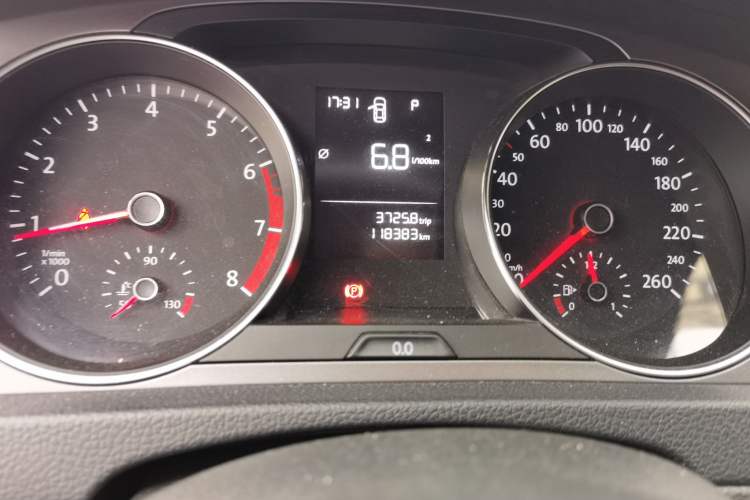 Used Volkswagen Golf 2015 1.6L Automatic Fashion Model Odometer Close Up