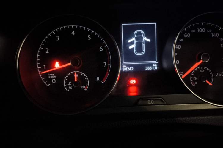 Used Volkswagen Golf 2015 1.4TSI Automatic Comfort Model Odometer Close Up