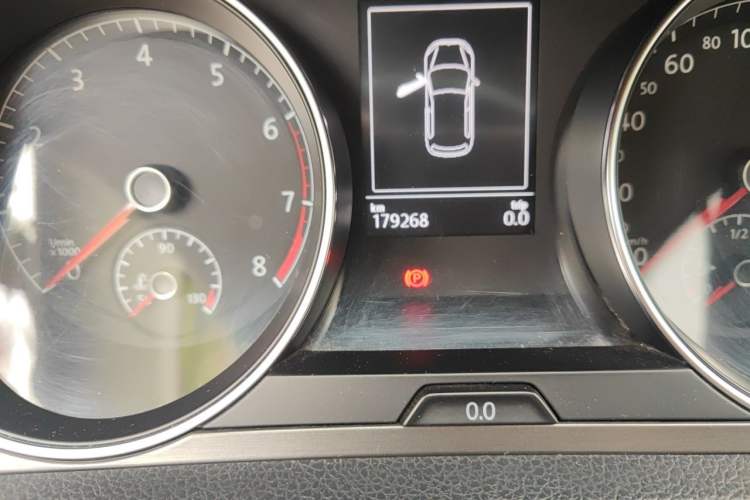 Used Volkswagen Golf 2015 1.4TSI Manual Comfort Model Odometer Close Up