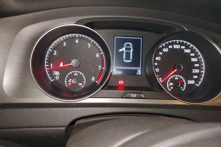 Used Volkswagen Golf 2015 1.4TSI Automatic Luxury Model Odometer Close Up