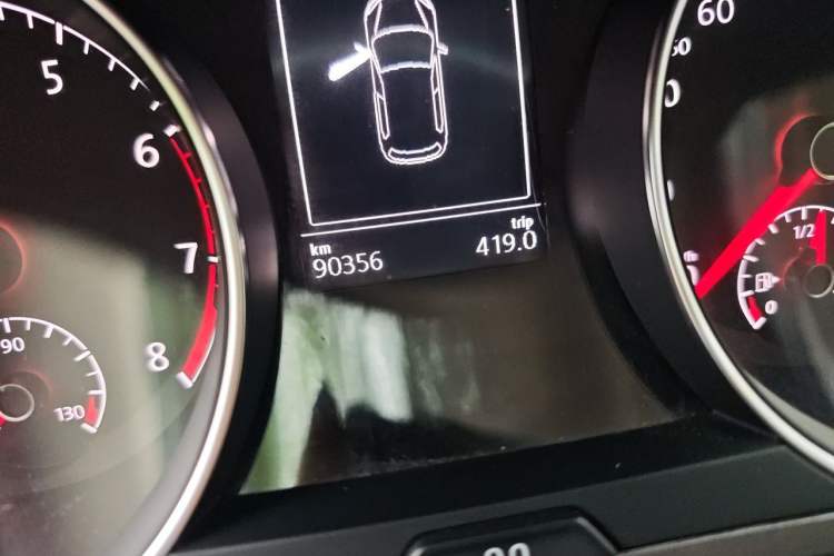 Used Volkswagen Golf 2015 1.6L Automatic Comfort Model Odometer Close Up
