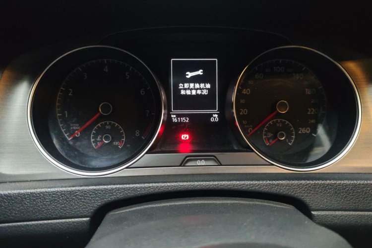 Used Volkswagen Golf 2015 1.4TSI Automatic Comfort Model Odometer Close Up