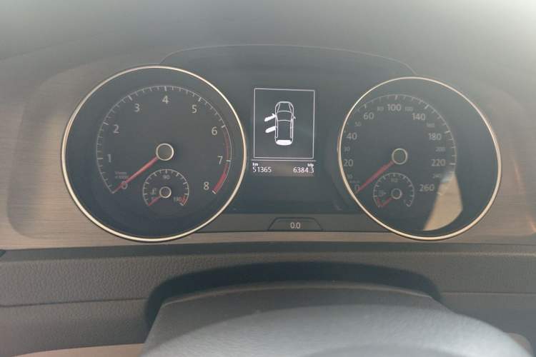 Used Volkswagen Golf 2015 1.6L Automatic Comfort Model Odometer Close Up