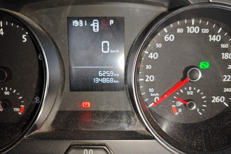 Used Volkswagen Golf 2015 1.6L Automatic Fashion Model Odometer Close Up