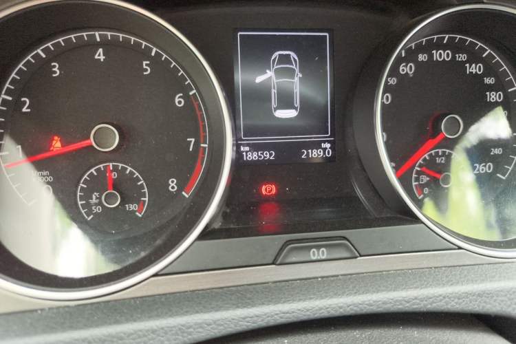 Used Volkswagen Golf 2015 1.4TSI Automatic Comfort Model Odometer Close Up
