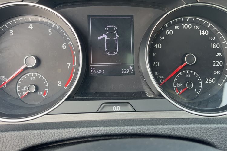 Used Volkswagen Golf 2015 1.4TSI Automatic Luxury Model Odometer Close Up