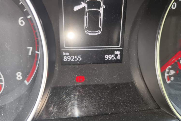 Used Volkswagen Golf 2015 1.4TSI Automatic Luxury Model Odometer Close Up